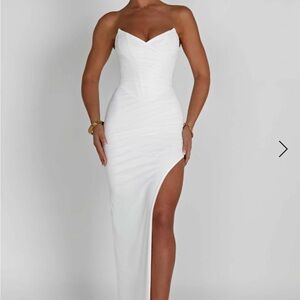 Elegant White Strapless Sweetheart Gown